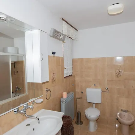 Апартаменты With Parking Space - 6249 *