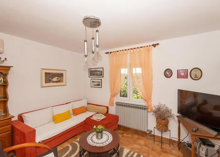 Apartman With Parking Space - 6249 Molat